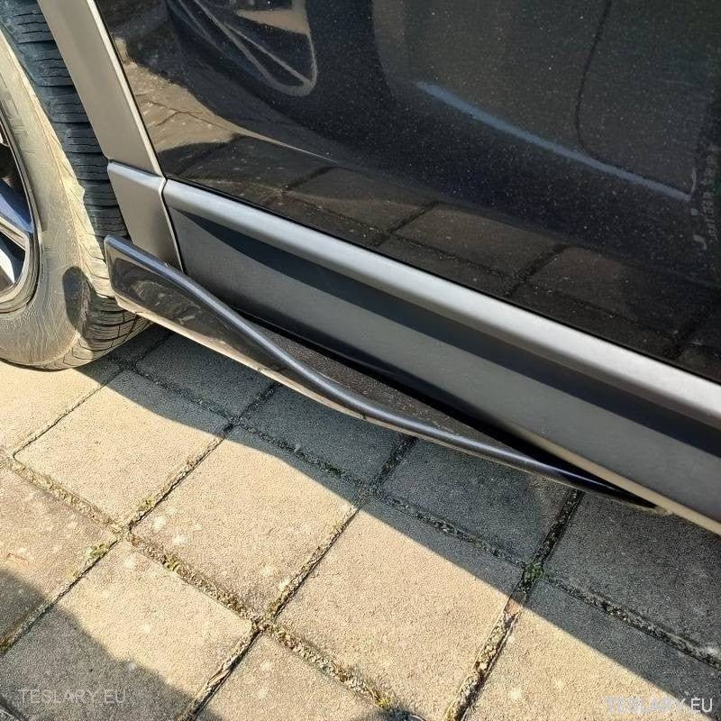 Side Skirt Carbon Fiber Body Trim ( Universal ) - TESLARY Tesla Shop Accessories Europe Nederlands Ireland Deutschland Espana Alicante France Italia