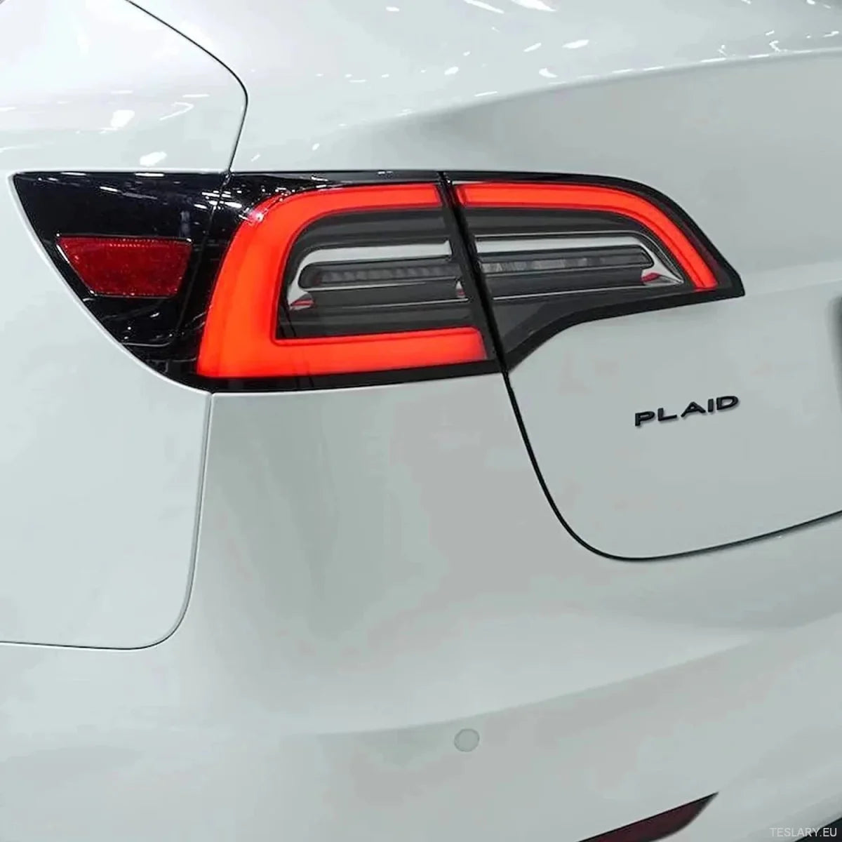 TESLA " PLAID " REAR LOGO EMBLEM IN CHROME & RED - TESLARY Tesla Shop Accessories Europe Nederlands Ireland Deutschland Espana Alicante France Italia